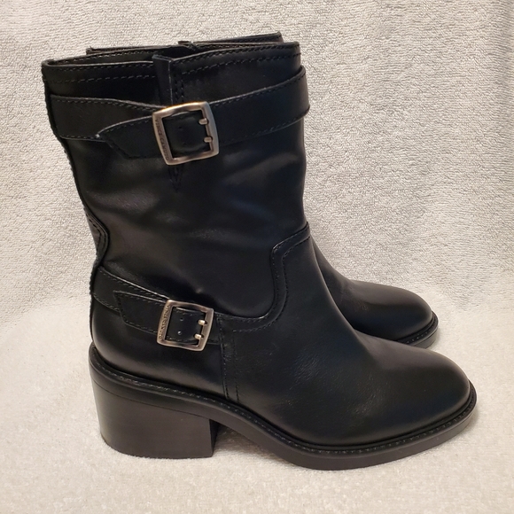 VINCE CAMUTO Vergila Bootie - Picture 2 of 10
